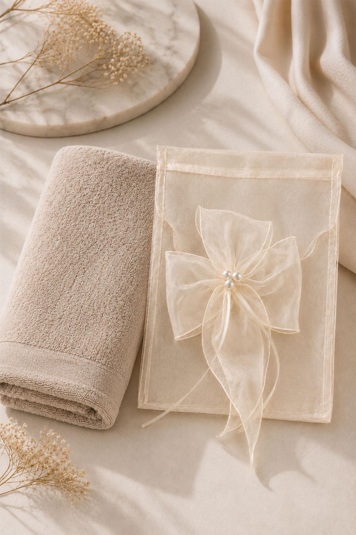 Bolsa de regalo con detalles de flor de perlas