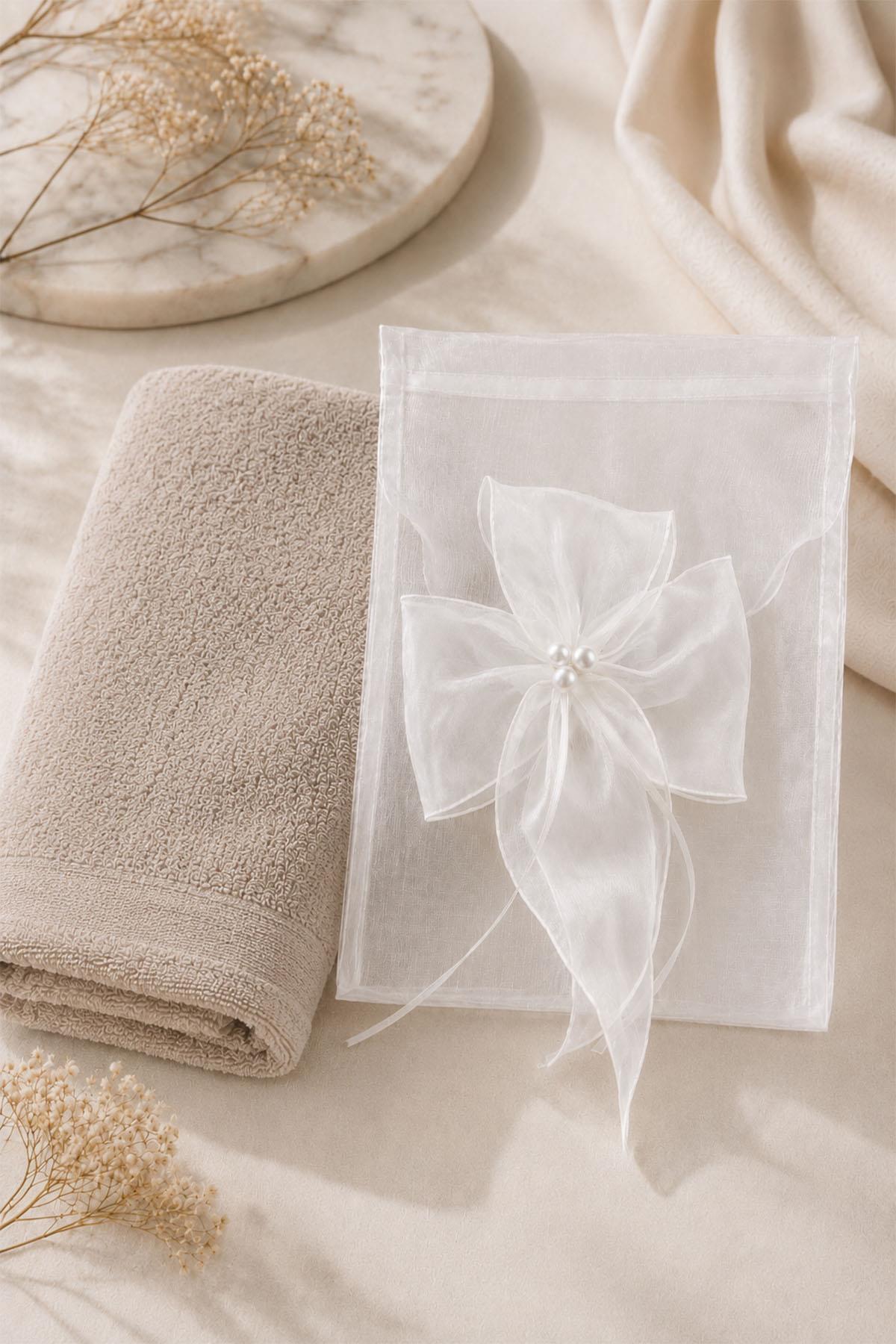 Bolsa de regalo con detalles de flor de perlas