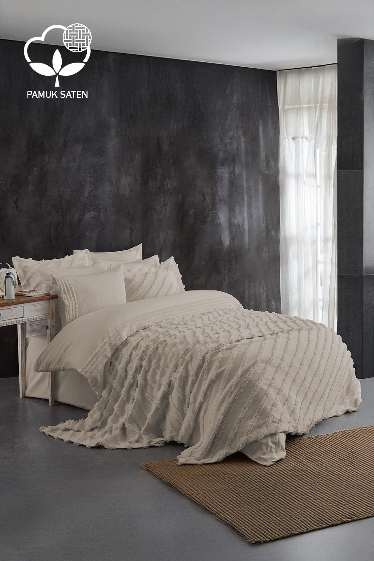 Juego de funda nórdica y colcha de algodón satén para cama doble en color beige en el dormitorio