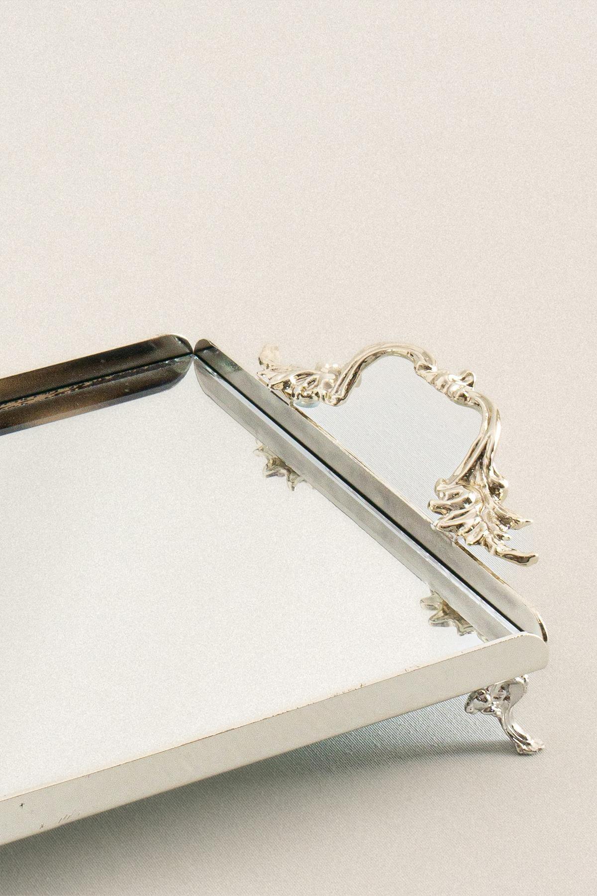 Bandeja pequeña rectangular de plata con asas elegantes, bandeja de presentación decorativa con patas