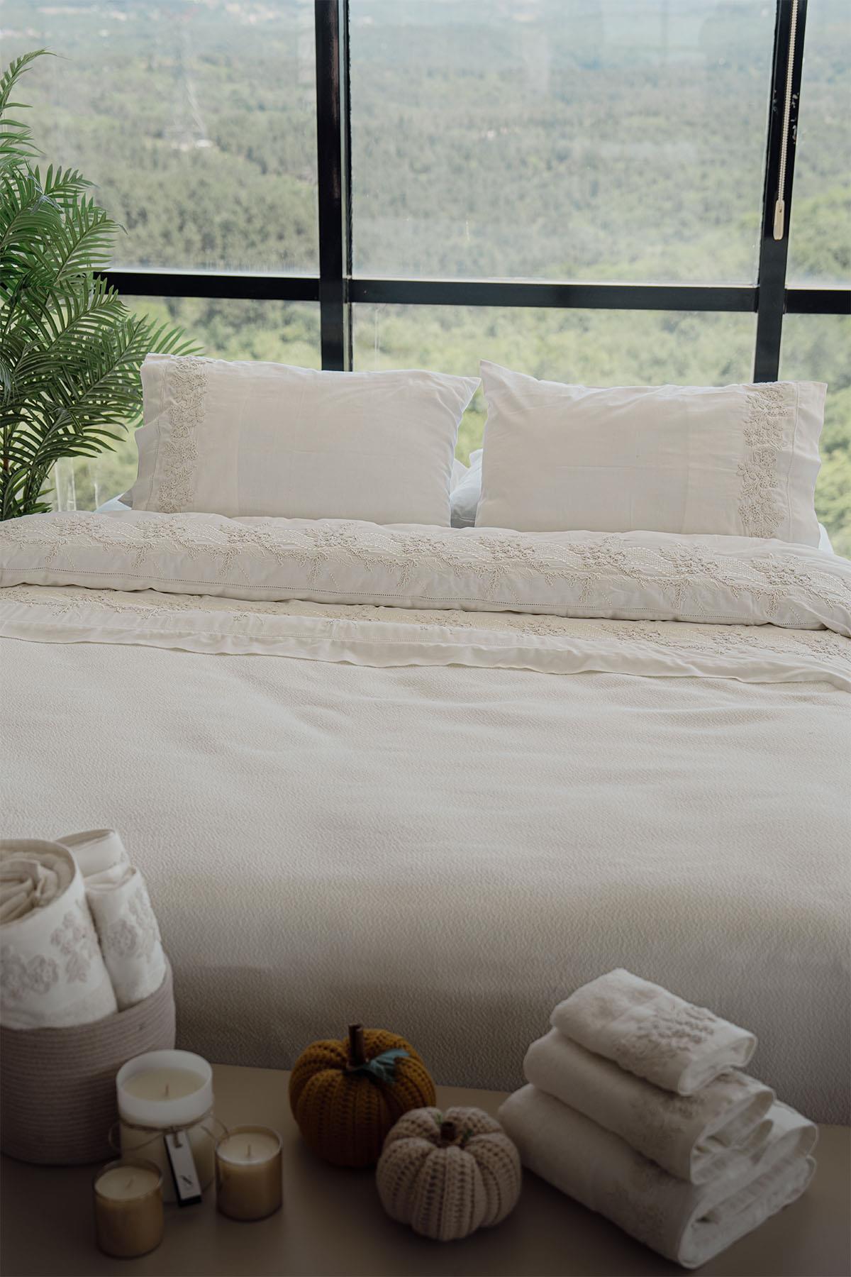 Set de Funda Nórdica y Colcha de 7 Piezas para Cama Matrimonial con Bordado de Flores en Relieve 3D Madeira