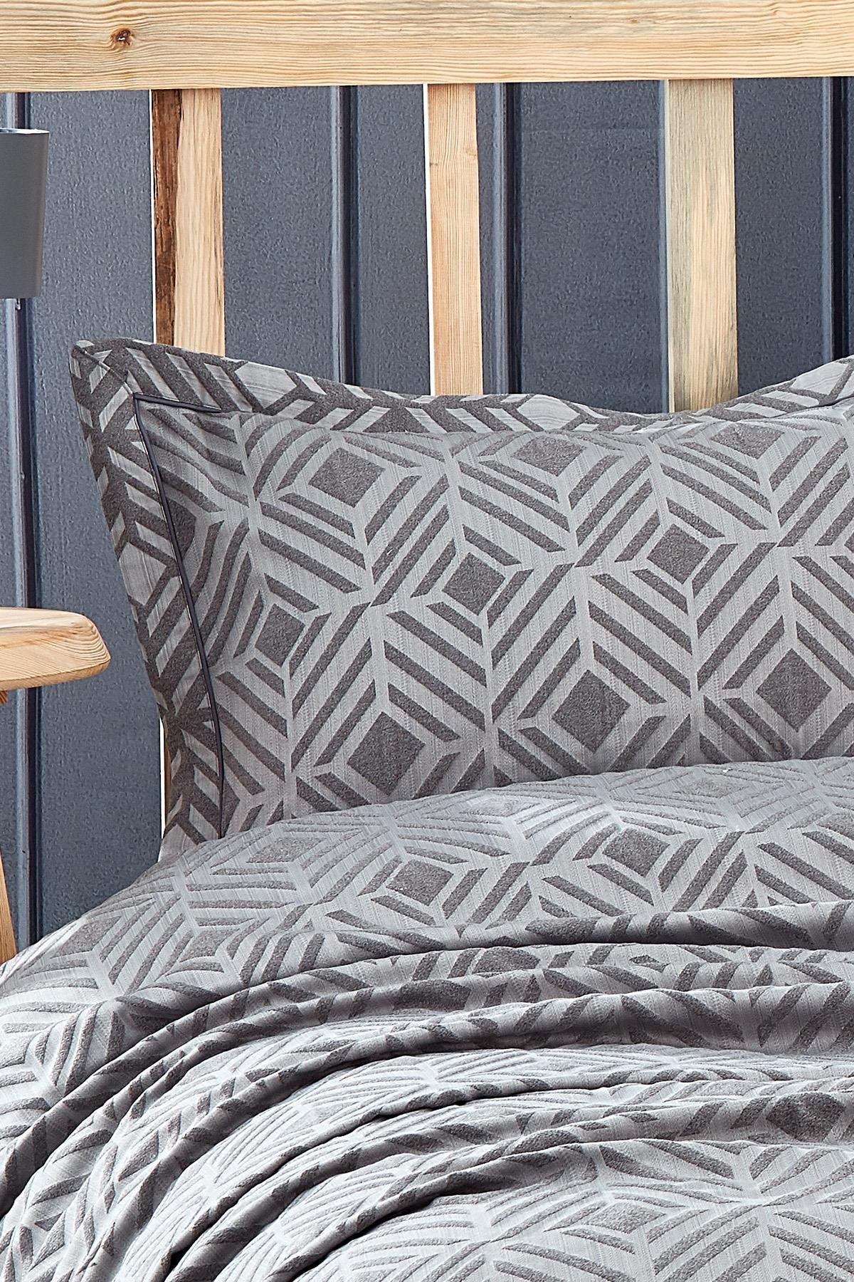 Juego de colcha y fundas de almohada matrimonial con diseño geométrico jacquard en color gris
