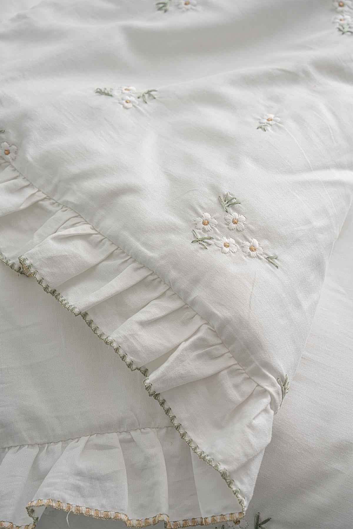 Juego de Funda Nórdica Nadia de 6 Piezas de Algodón Satén con Bordado de Margaritas para Cama Matrimonial