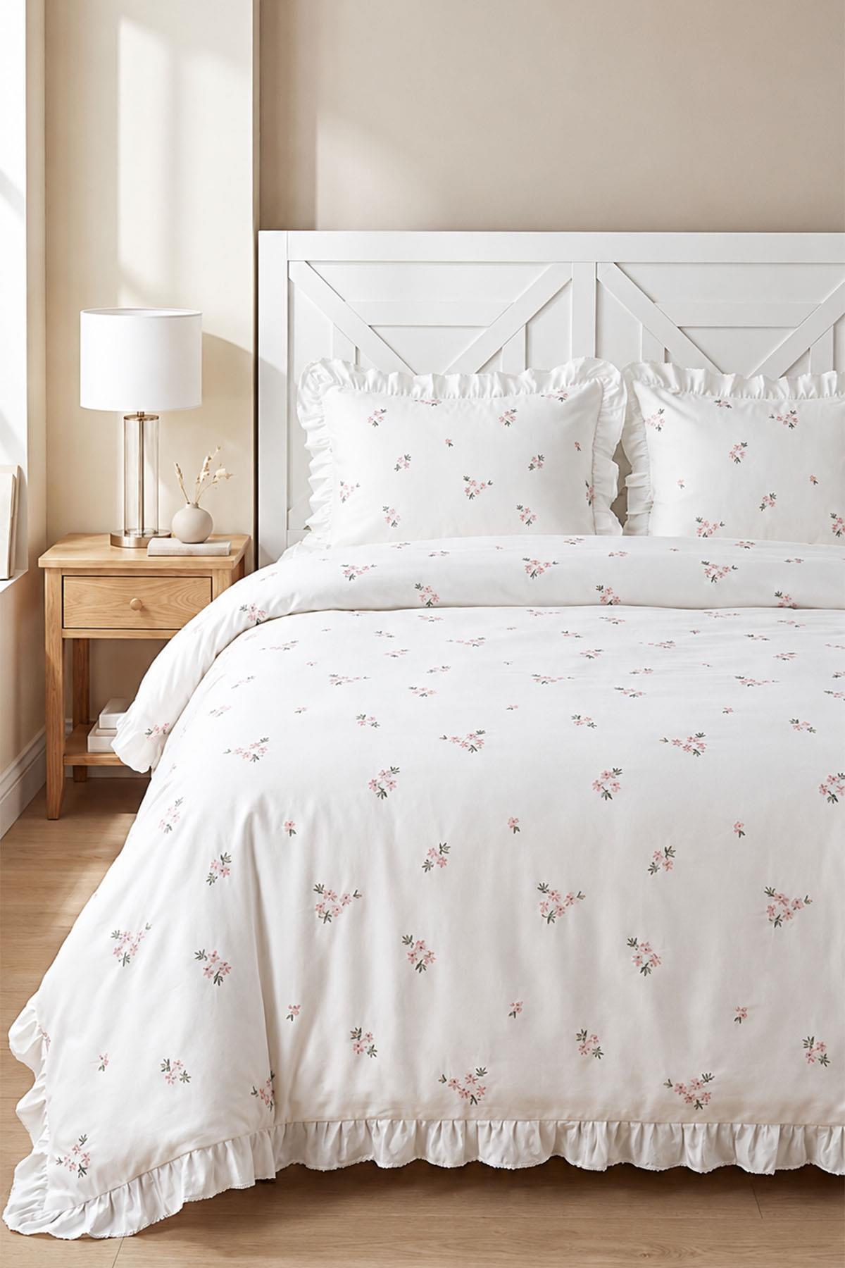 Juego de Funda Nórdica Nadia de 6 Piezas de Algodón Satén con Bordado de Margaritas para Cama Matrimonial