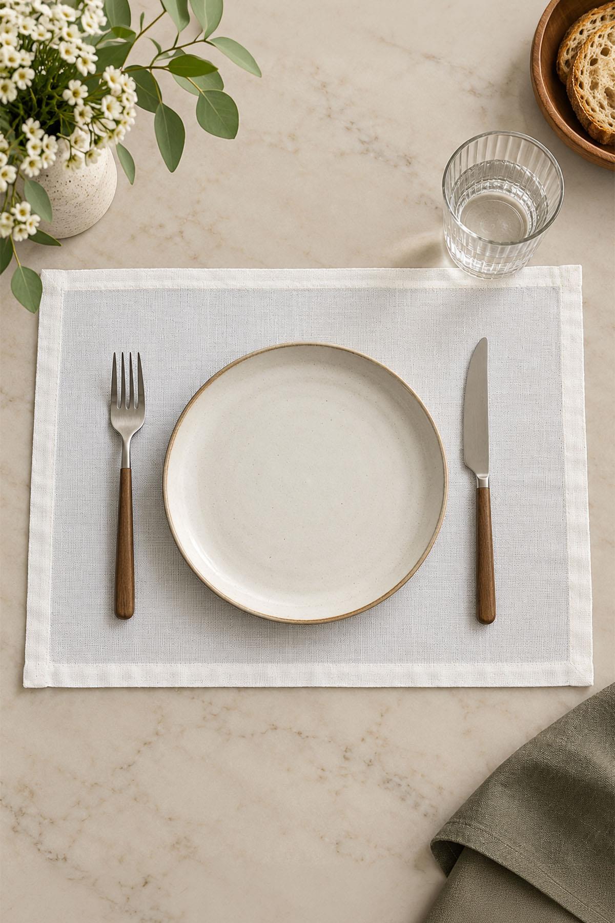 Run Plain Stain-Resistant, Easy-to-Use Placemat Set of 4 (35 x 45 cm)