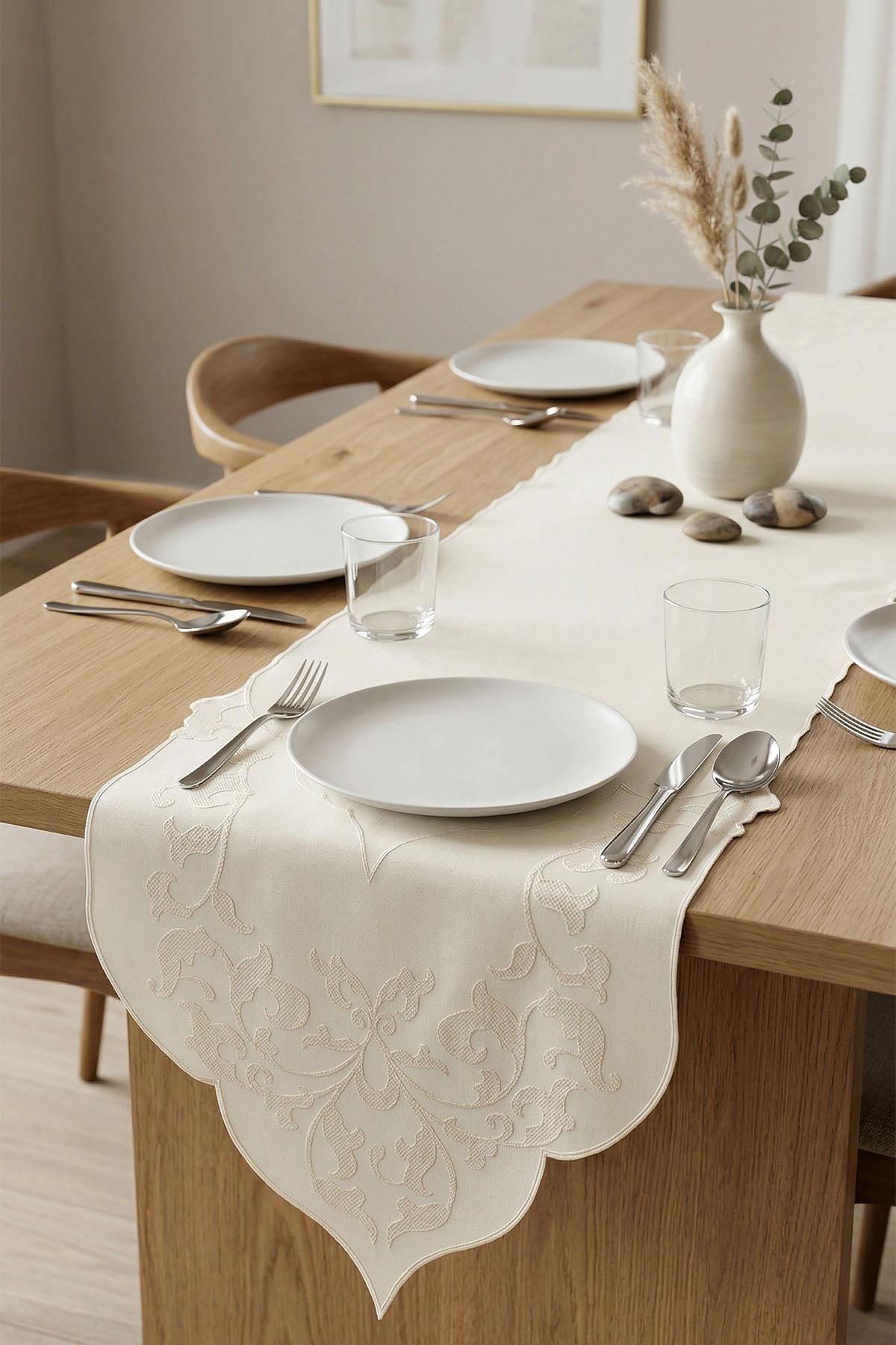 Runner de mesa Arya con diseño antimanchas y sin necesidad de planchado (40 x 140)