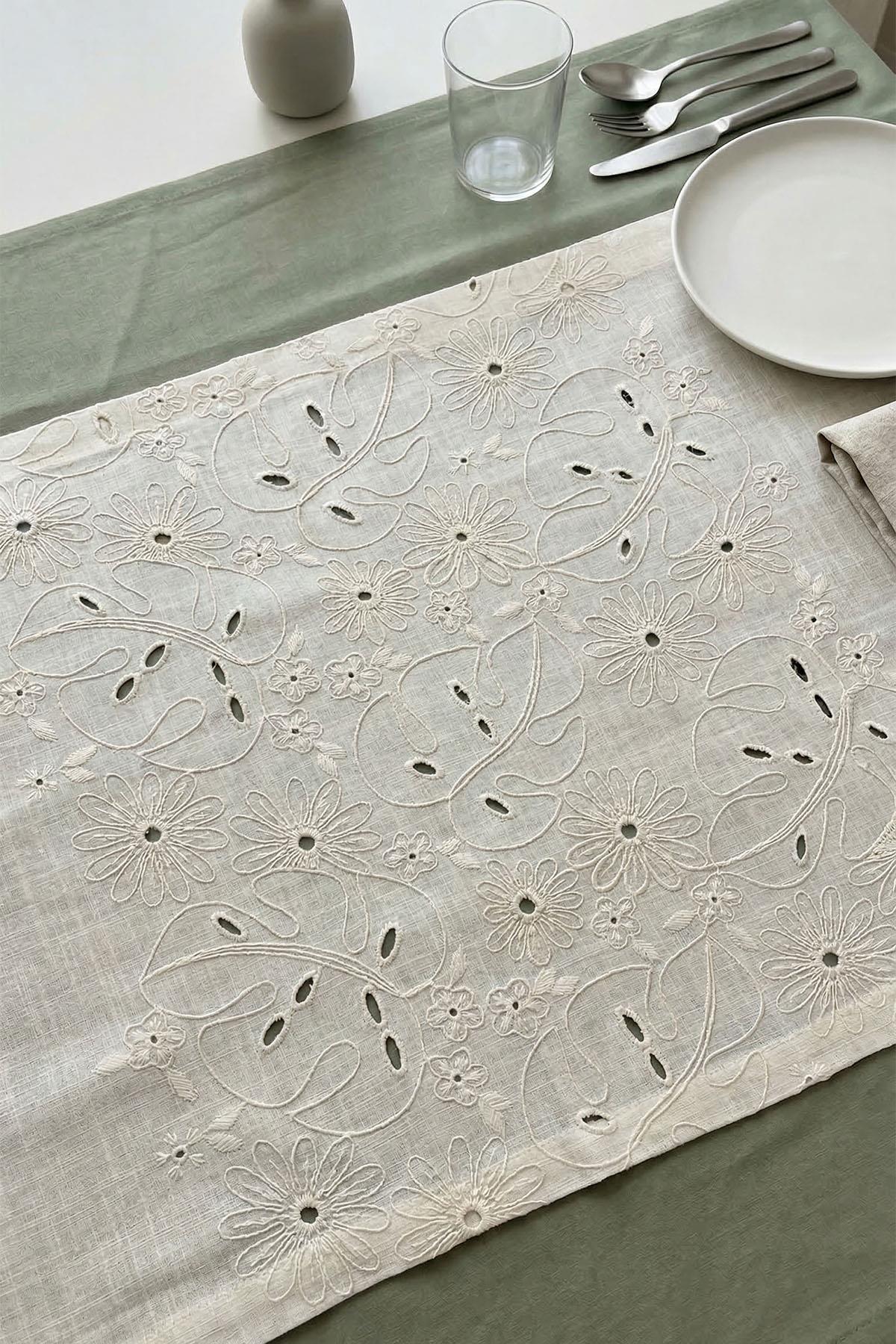 Runner de mesa Britain bordado, antimanchas y de fácil cuidado (40 x 120 cm)