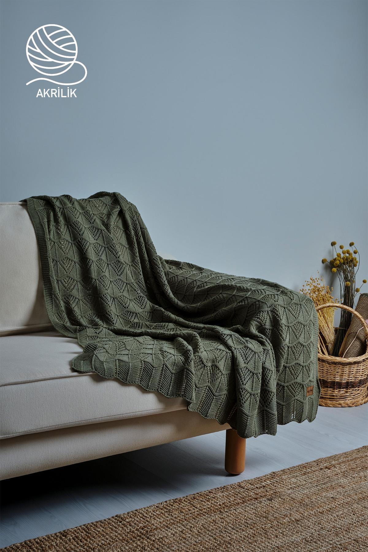 Manta de TV de punto verde de acrílico, sobre el sofá, decorativa en una sala de estar moderna