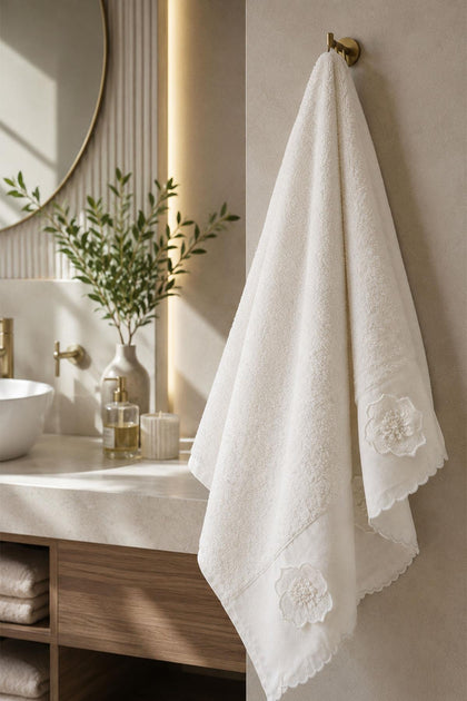 Hanzade Flower Embroidered Face Towel (50 x 90 cm)