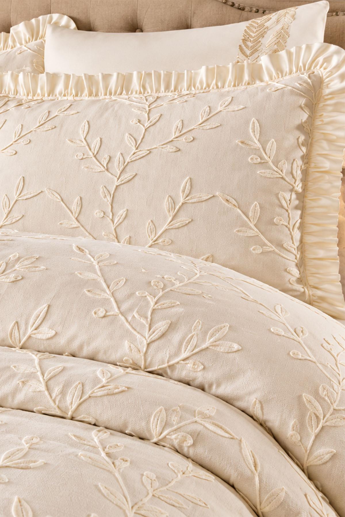 Colcha doble Inova con bordado floral