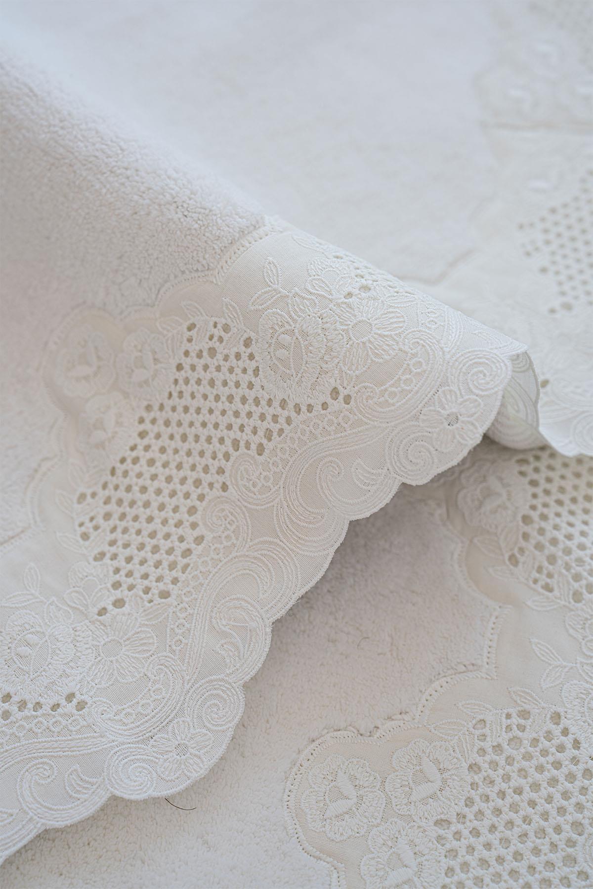Juego de 2 alfombrillas con bordado Iris (60 x 100 cm)