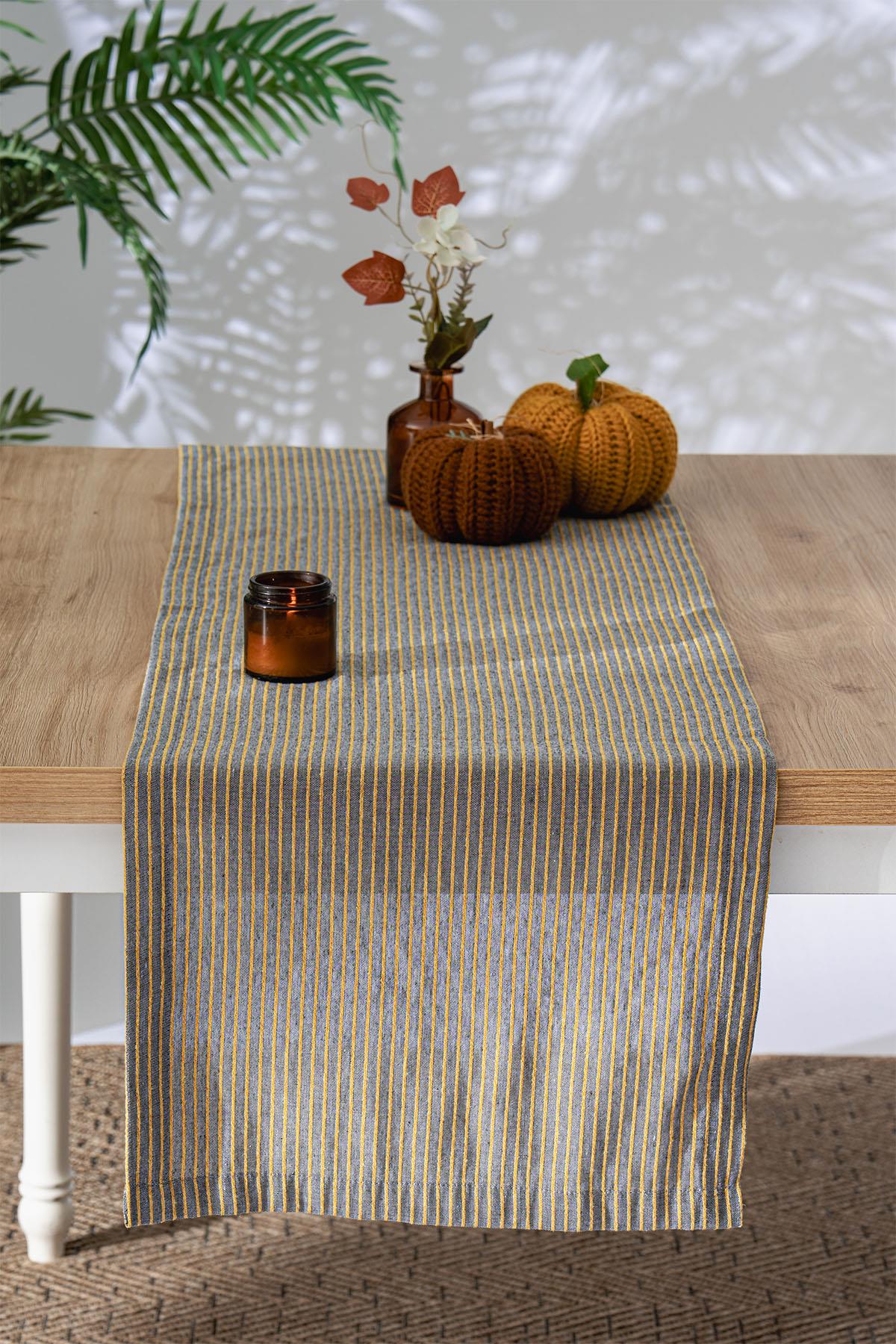 Runner de mesa Loris antimanchas y sin arrugas (40 x 140 cm)