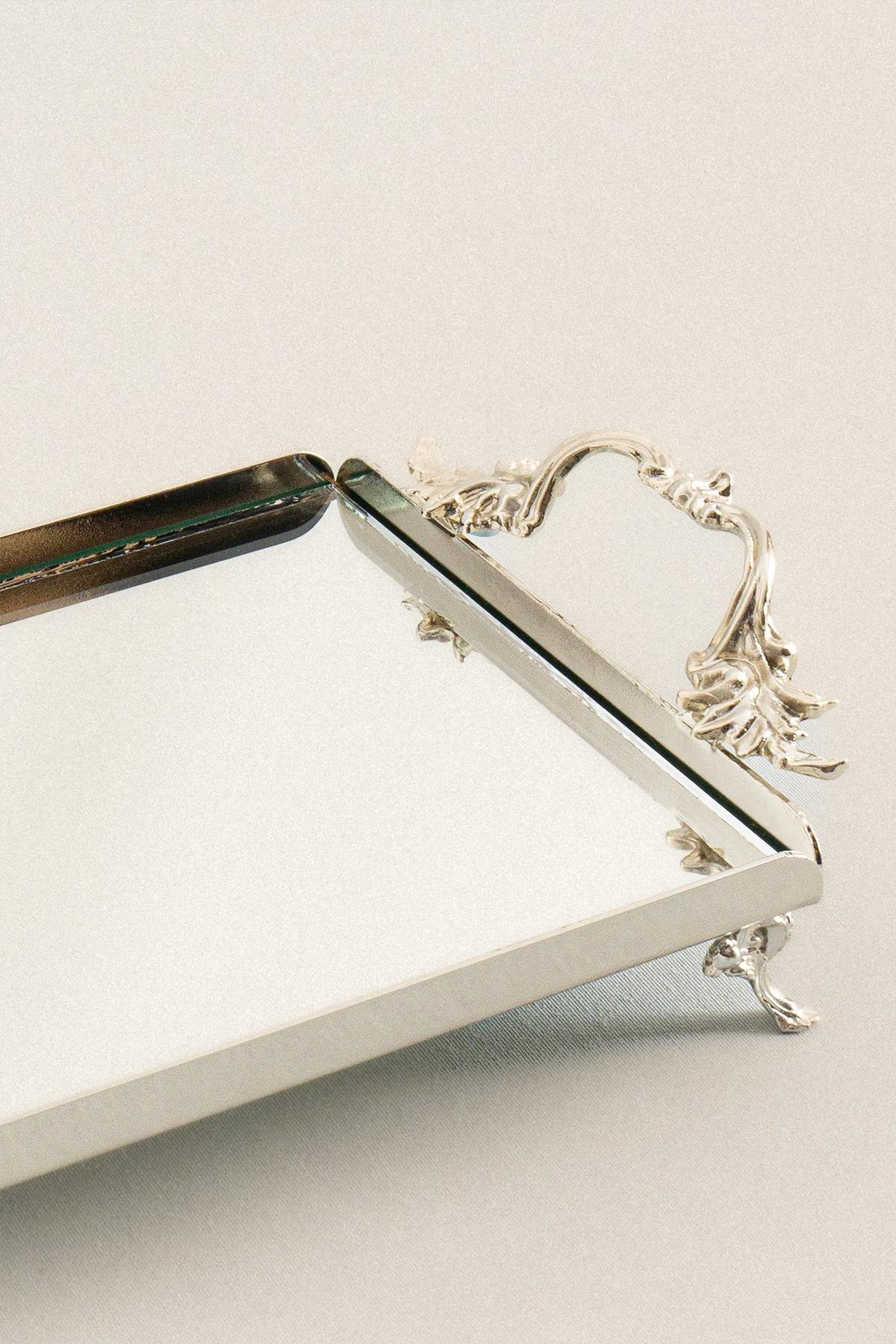 Mini bandeja de plata con asas elegantes, diseño rectangular con patas decorativas