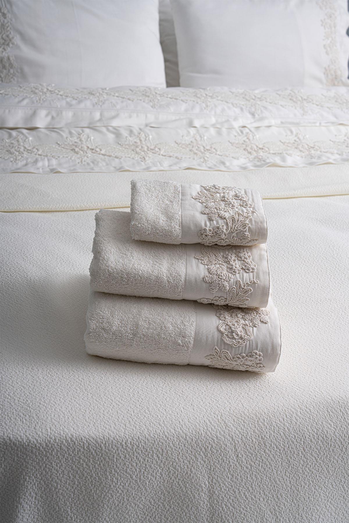 Set de Funda Nórdica y Colcha de 7 Piezas para Cama Matrimonial con Bordado de Flores en Relieve 3D Madeira