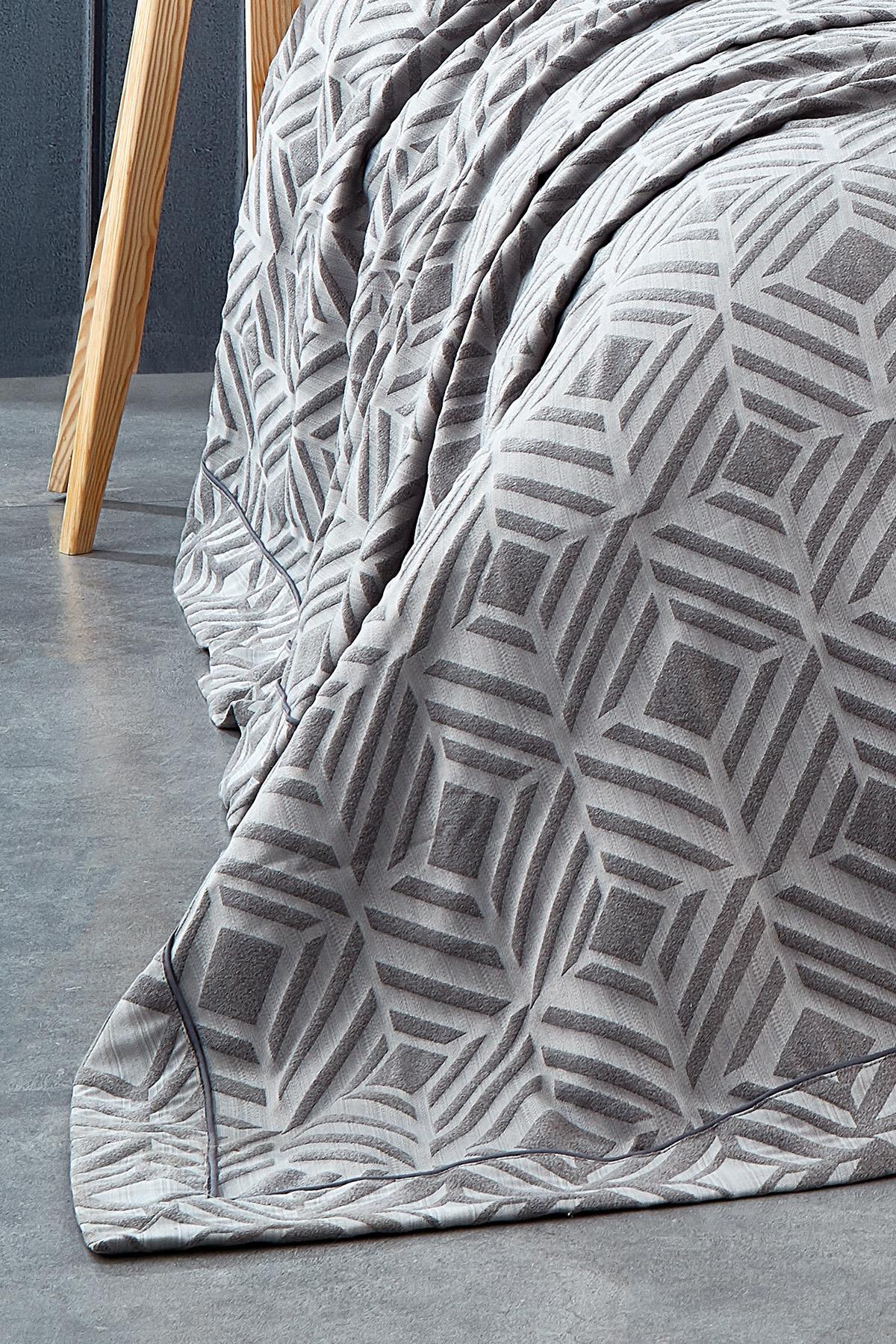 Colcha doble de jacquard con patrón geométrico gris, diseño moderno y elegante
