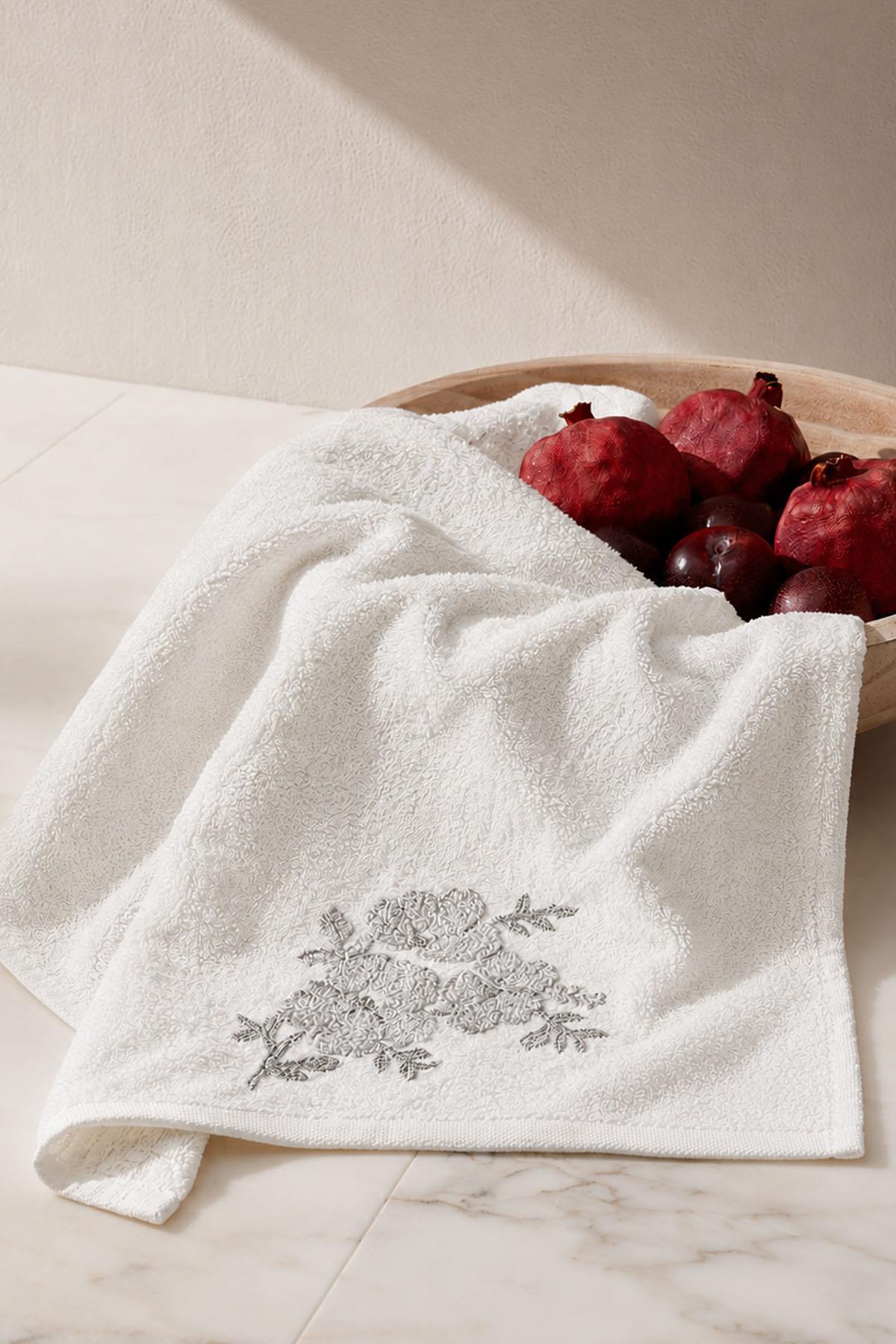 Nella Floral Pattern Hand Towel (50 x 90 cm)