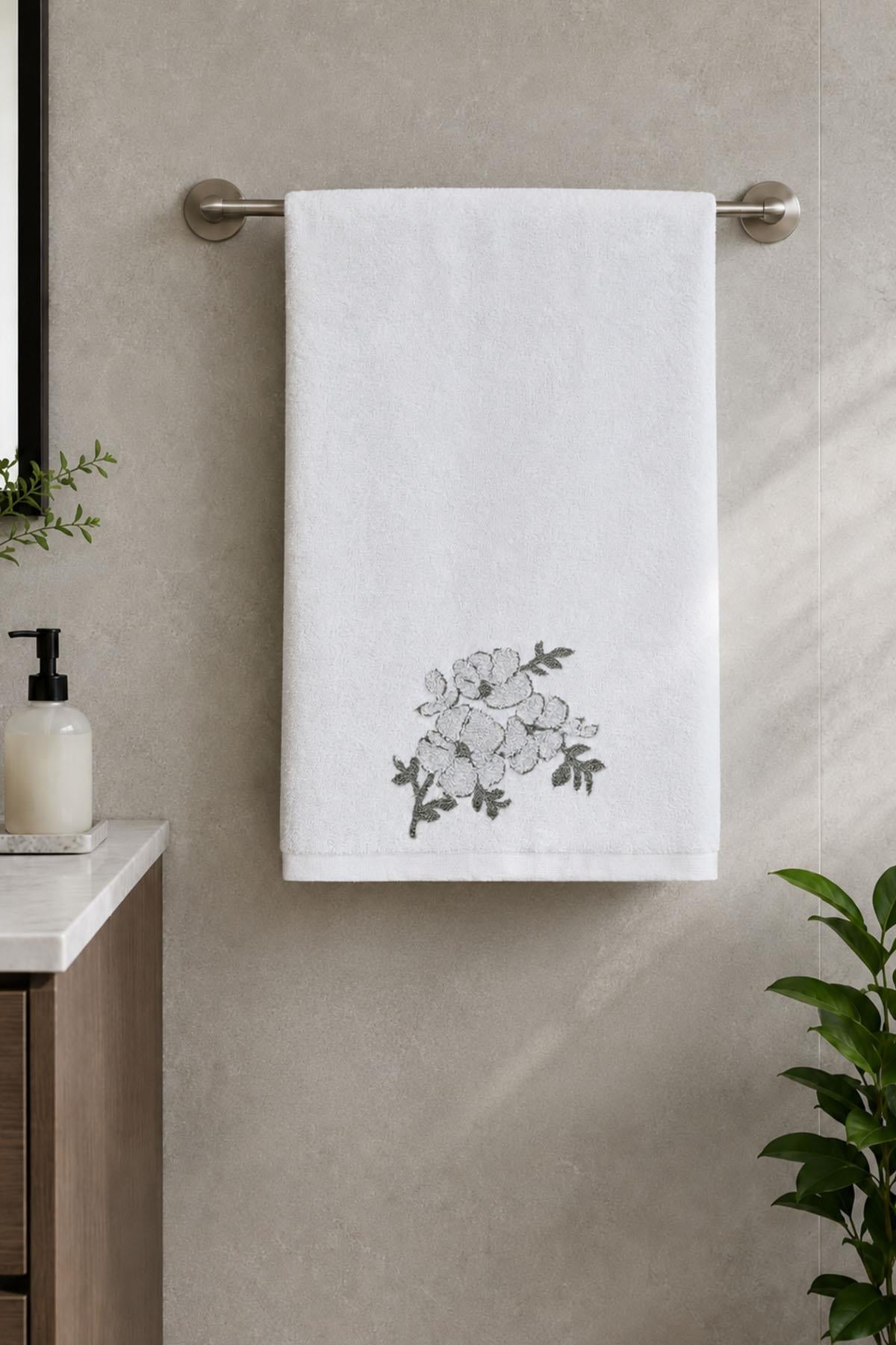 Toalla de cara Nella con estampado floral (50 x 90 cm)